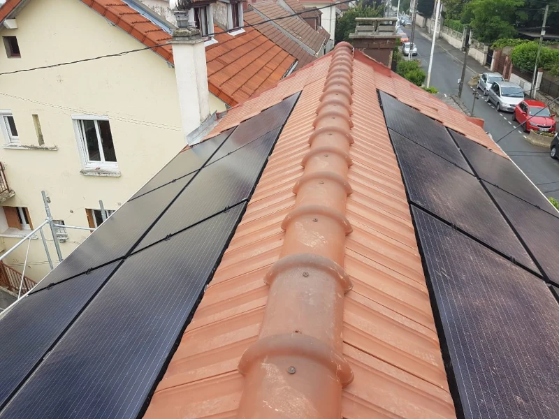 remplacement de couverture sur une toiture avec panneaux solaires travaux terminés à Créteil