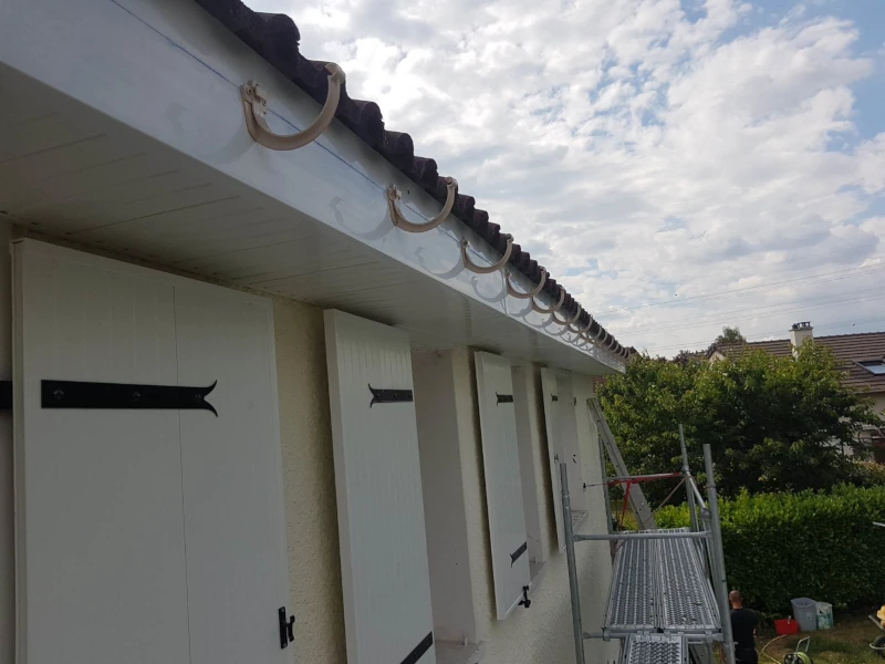 rénovation des planches de rives et pose de gouttières 2 à Choisy-le-Roi