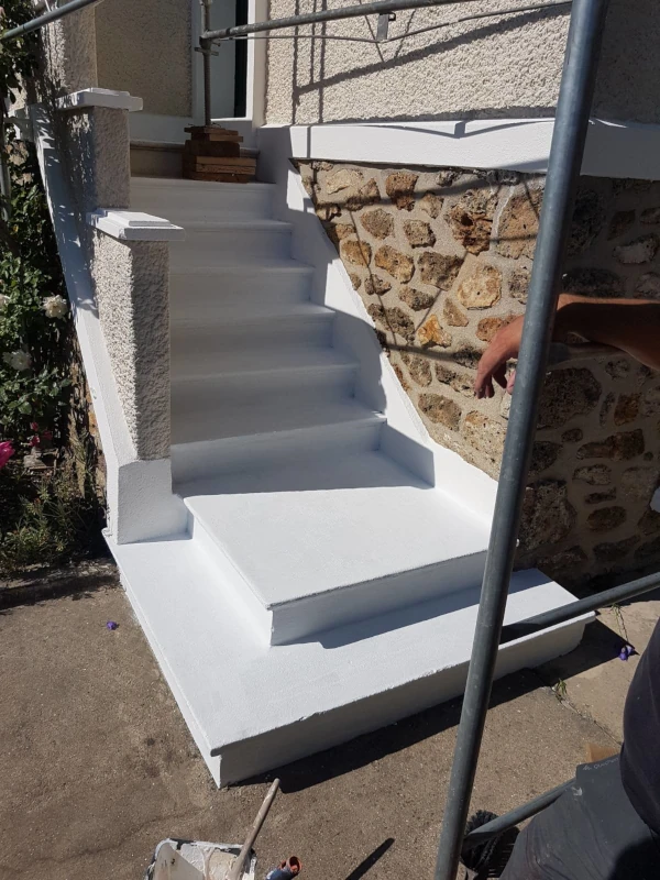 rénovation peintures extérieures escaliers à Créteil