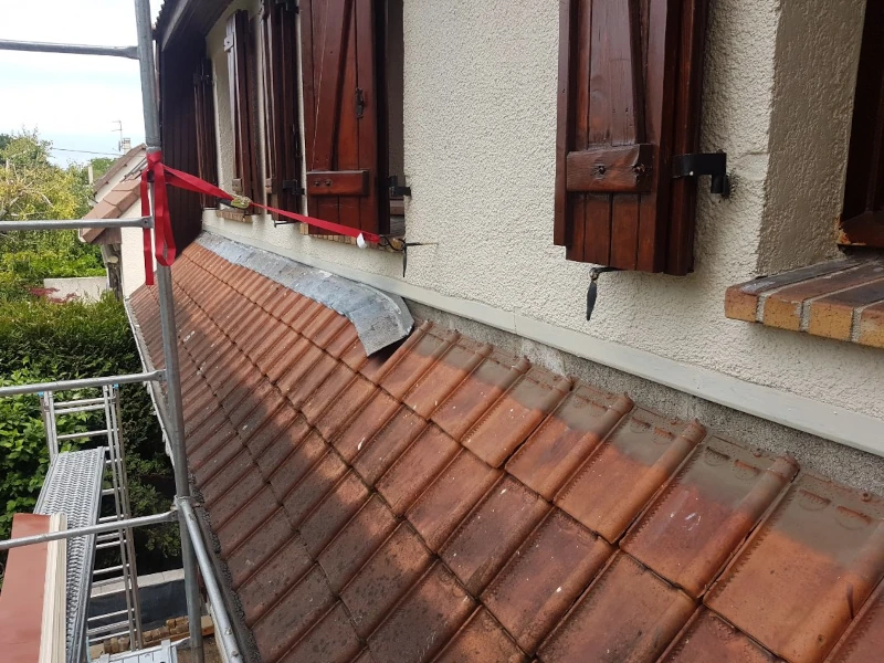 travaux d'étanchéité de toiture pose de solins souples à villejuif