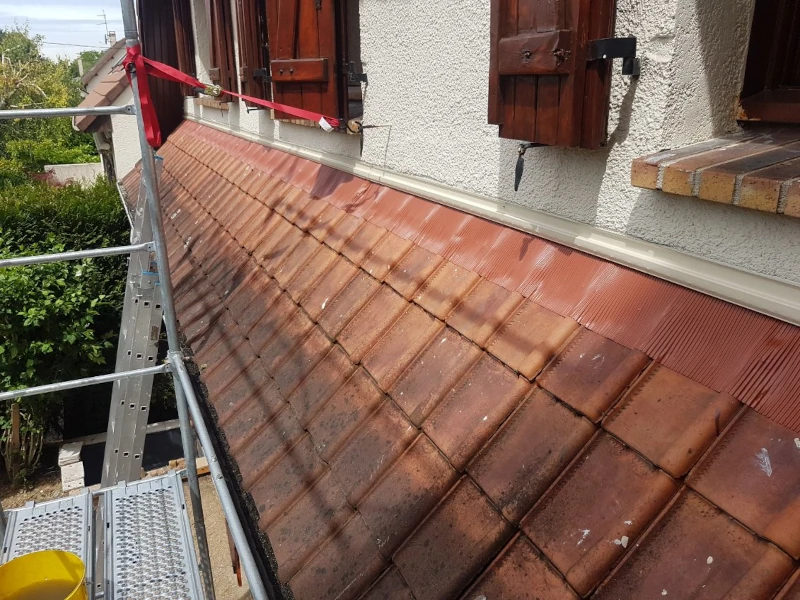 travaux d'étanchéité de toiture pose de solins souples après à villejuif